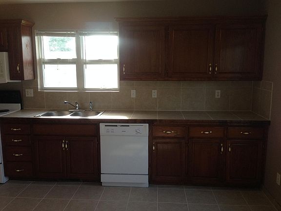 3rd image of 581 White Oak Ln