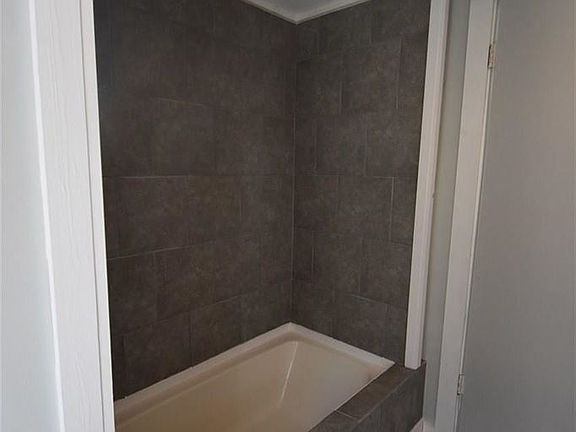 3rd image of 21 Notre Dame St