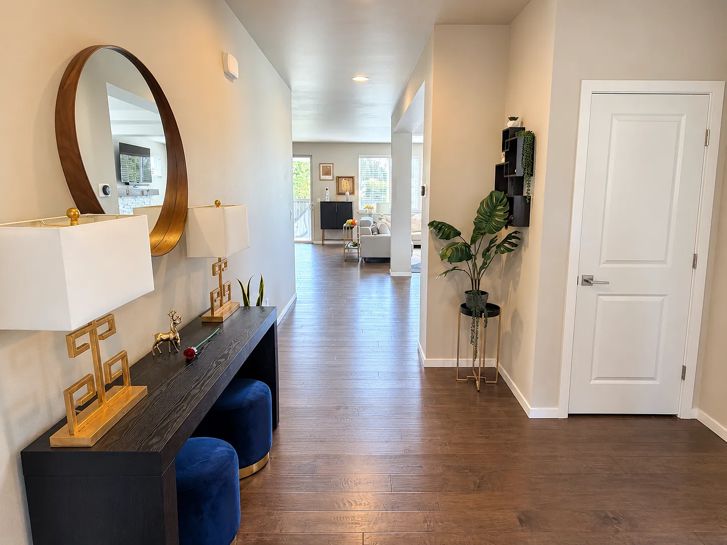 4 bed, 2626 sqft, $4,400 — Photo 2