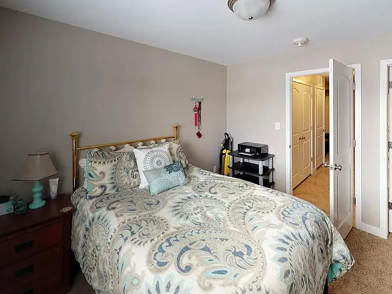 1043 North Ave — Photo 16
