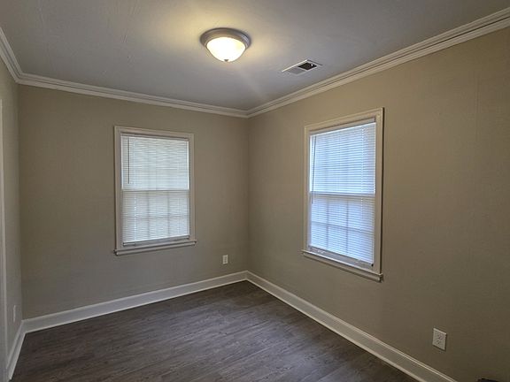 3rd image of 3811 Vernon Ave