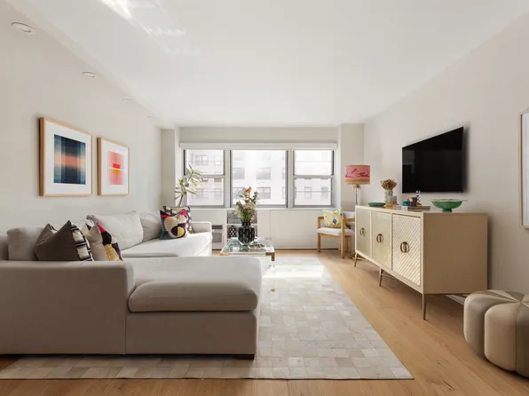 39 Gramercy Park North image 2 of 7