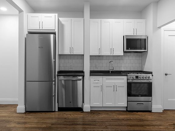 4th image of 140 Waverly Pl #1B