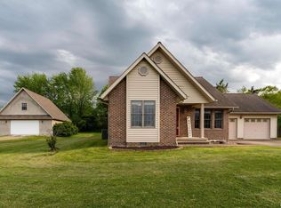 102 Coachlight Mnr, Goreville, IL 62939