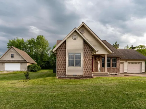 102 Coachlight Mnr, Goreville, IL 62939