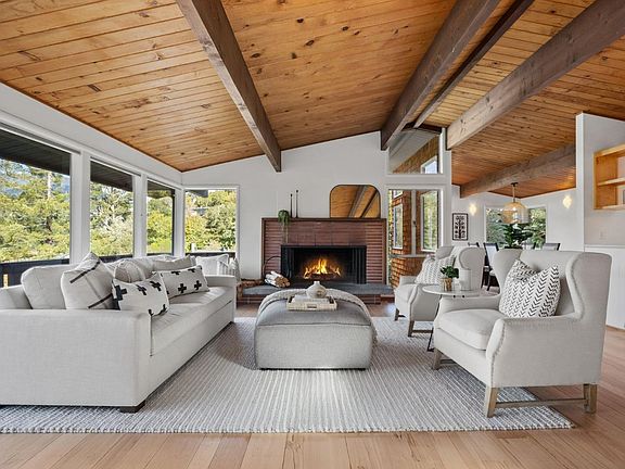 5th image of 71 East Manor Drive