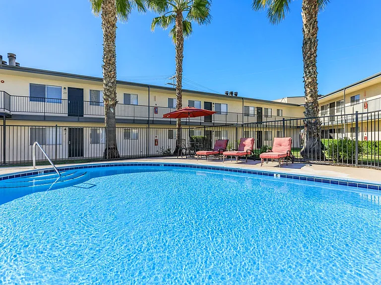 Town and Country Garden Apartments — Photo 23