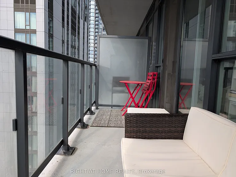 87 Peter St #2109 — Photo 1