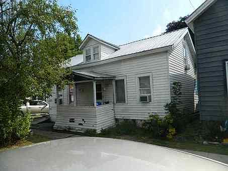1st image of 320 Lake St