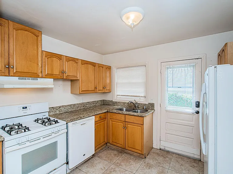7345 Fay Ave — Photo 6