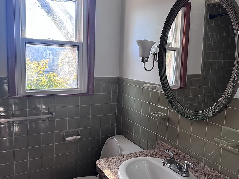 494 Catherine St #2 — Photo 16