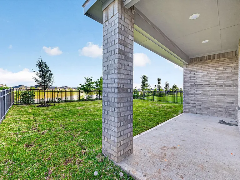 27435 Sunterra Village Dr — Photo 32