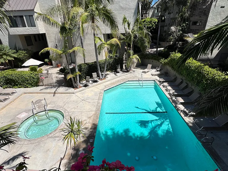 The best resort like living with the best swimmers pool & spa to relax.