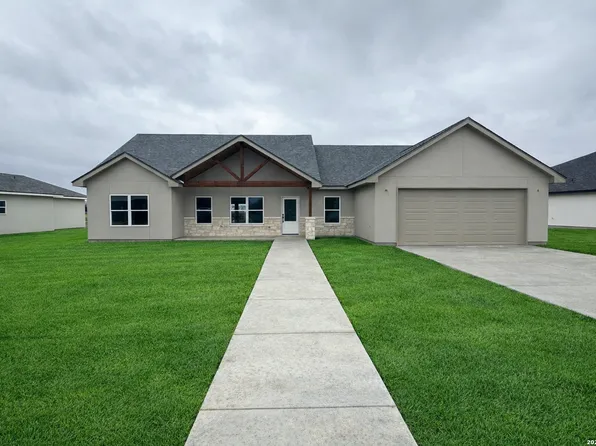 617 34th Street, Hondo, TX 78861