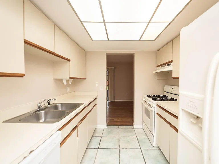 47 Bogart Pl — Photo 9