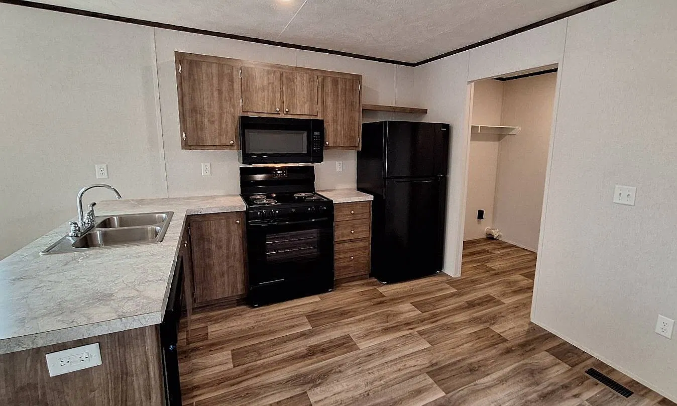 3 bed, 2.0 bath, 880 sqft, $1,185 — Photo 3