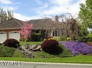 810 Cobblestone Pl, Yakima, WA 98908