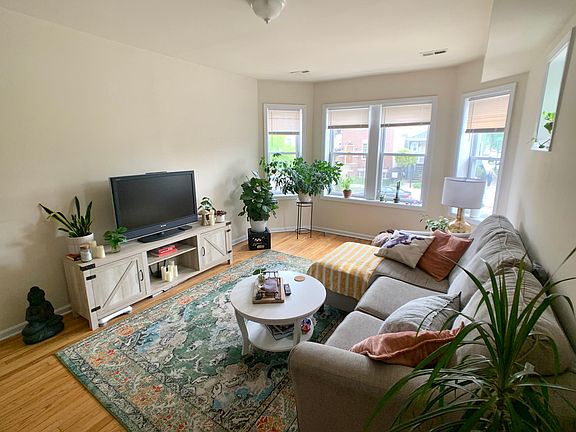 2nd image of 3578 W Lyndale St APT 1