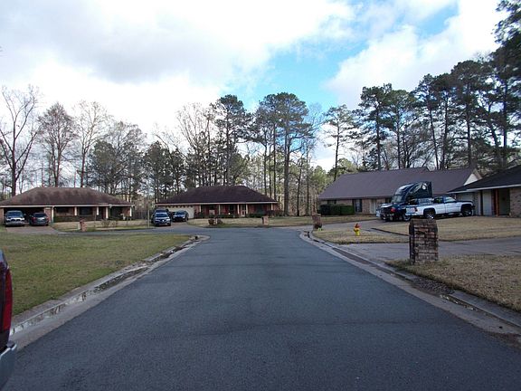 5th image of 9512 Castlebrook Dr