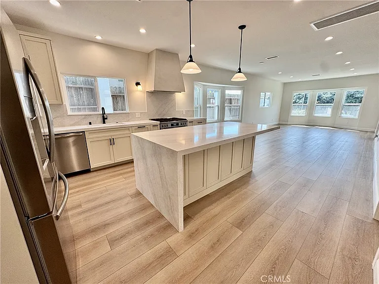 108 S Guadalupe Ave — Photo 3