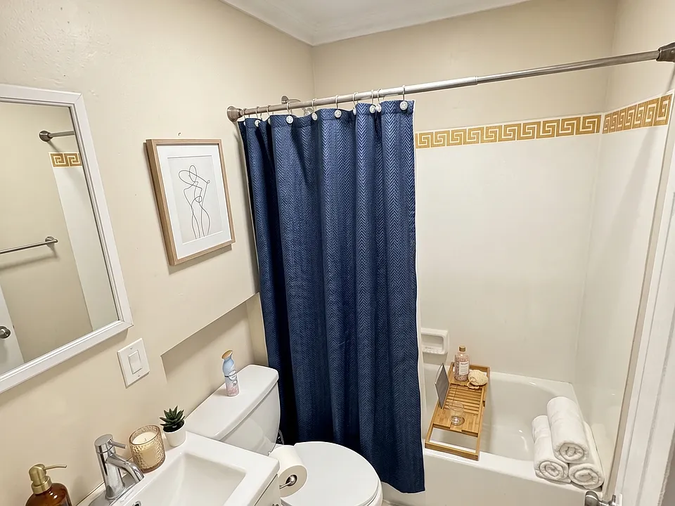 49 Bloomingdale Ave #3
