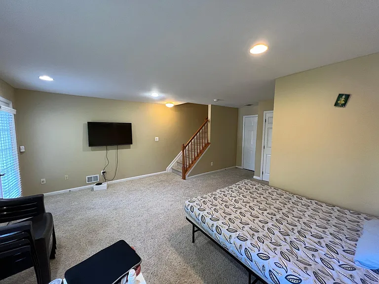 555 Coventry Dr — Photo 24