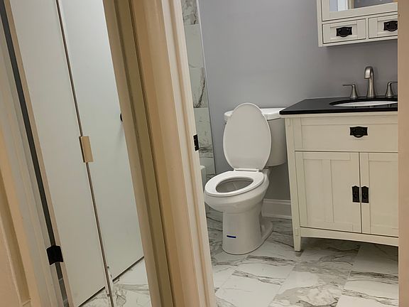 5th image of 675 Grove Dr #4