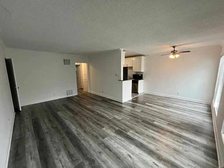 Washington Apartments...Prime Westside Location! CALL NOW! — Photo 9