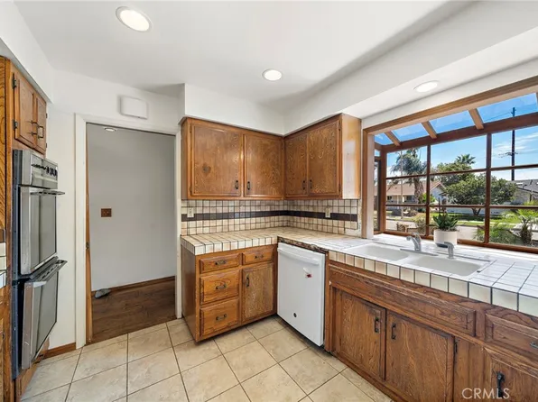 2217 E Parkside Ave, Orange, CA 92867