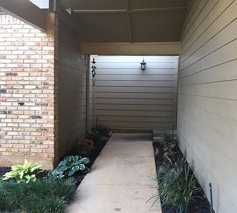Courtyard- entry to front door