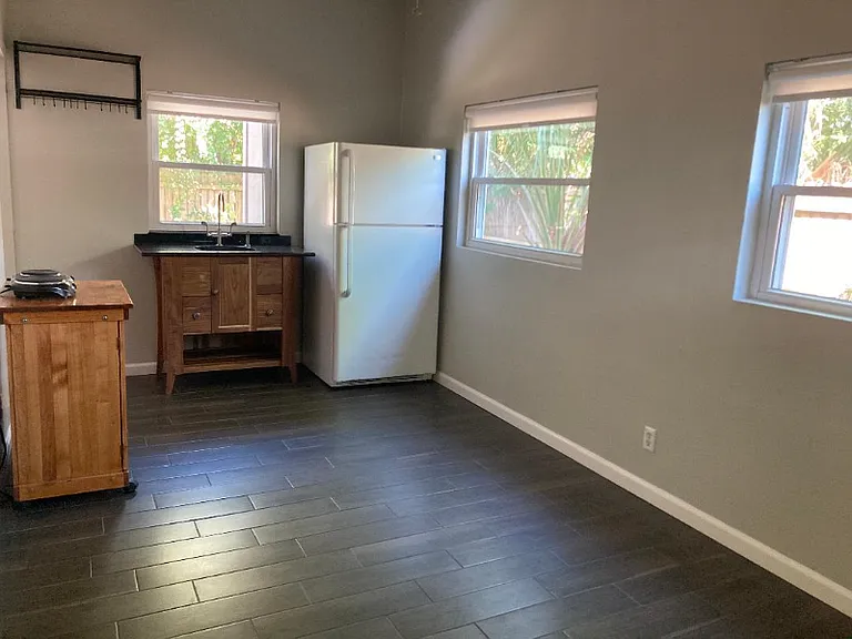 77 1/2 Lorillard Pl #B — Photo 3