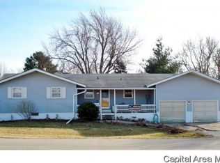 114 E Ontario St, Oneida, IL 61467