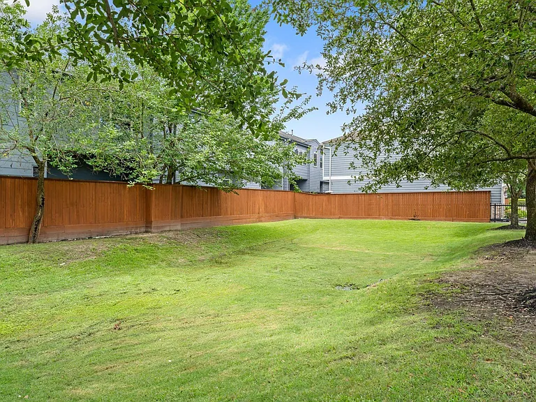 8904 Aventino Way — Photo 29