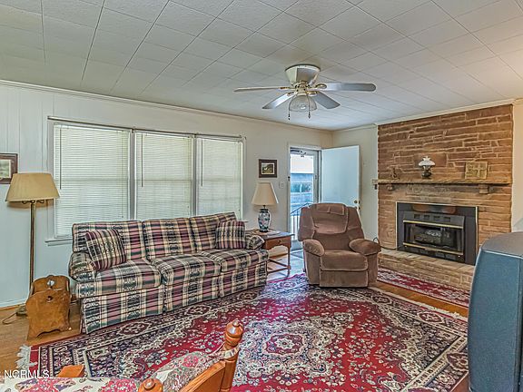 3rd image of 119 Lee Dr