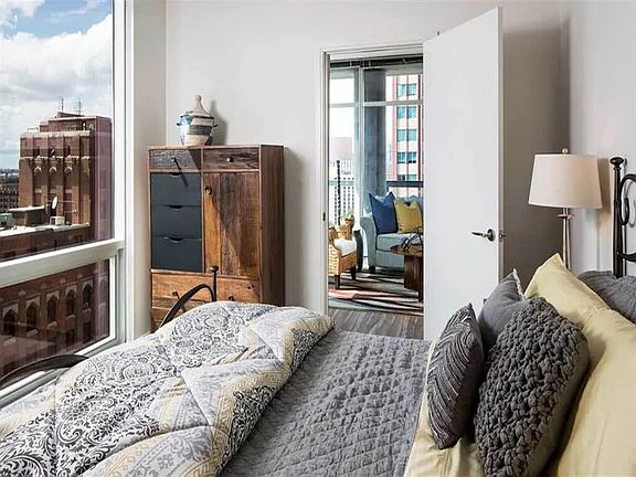 4th image of 807 N Lasalle St #705