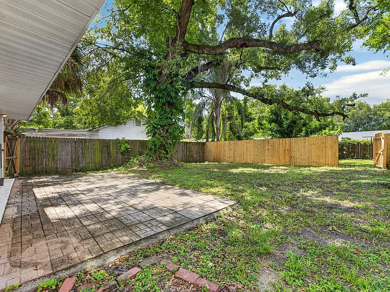 1005 E Flora St — Photo 28