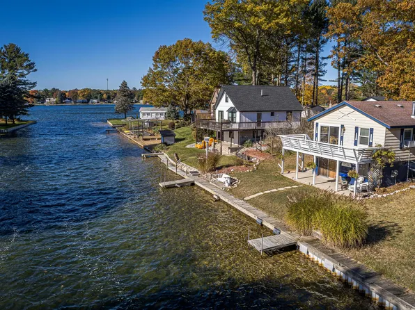 1913 N White Birch Dr, Mears, MI 49436