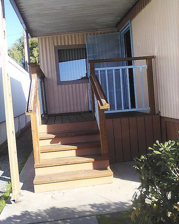  Front porch-Come on in!