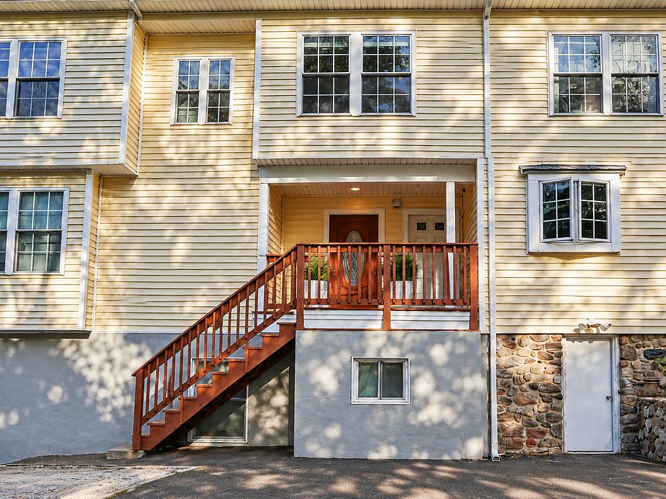 1st image of 7 Fenwick Pl #2