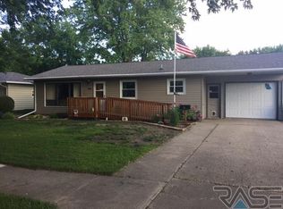 941 NE 6th St, Madison, SD 57042