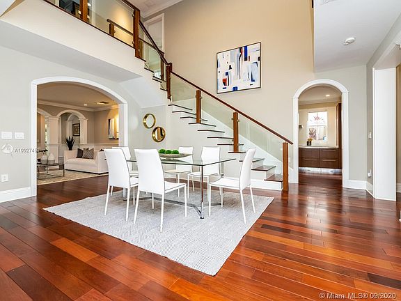 The formal dining room is ready to welcome your large or intimate dinner parties. The cathedral ceilings are impressive but yet not oppressing. The kitchen is on the side. Yes, it is open to the family room but discretely and elegantly stands on the side.