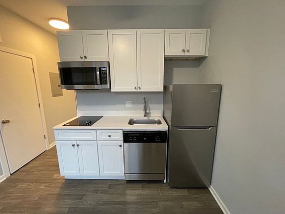 2nd image of 5246 N Winthrop Ave #302