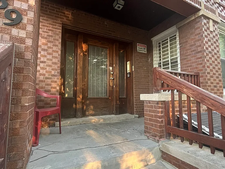 7139 S Rockwell St #1F — Photo 2