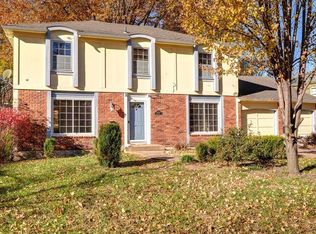 10010 Knox Dr, Overland Park, KS 66212