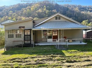 26 Blue Jay Way, Logan, WV 25601