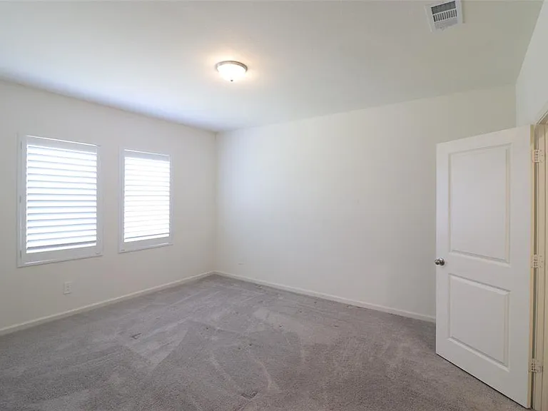 736 Richmond Dr — Photo 13