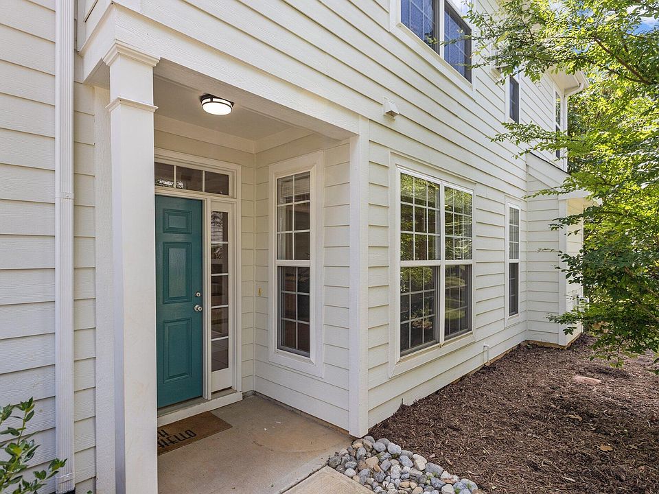 1st image of 802 Bartlett Cir