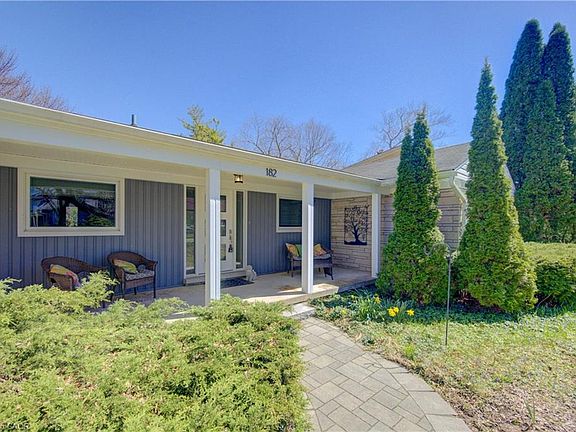 3rd image of 182 Ripplewood Cres