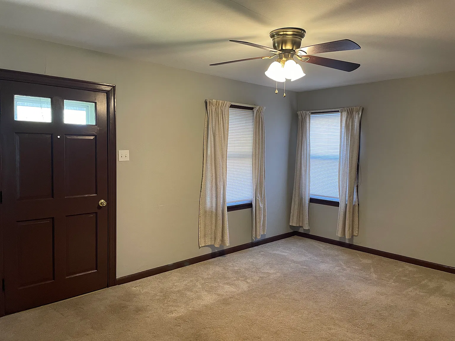 2 bed, 733 sqft, $1,350 — Photo 2