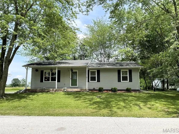 709 N Livingston St, Shelbina, MO 63468